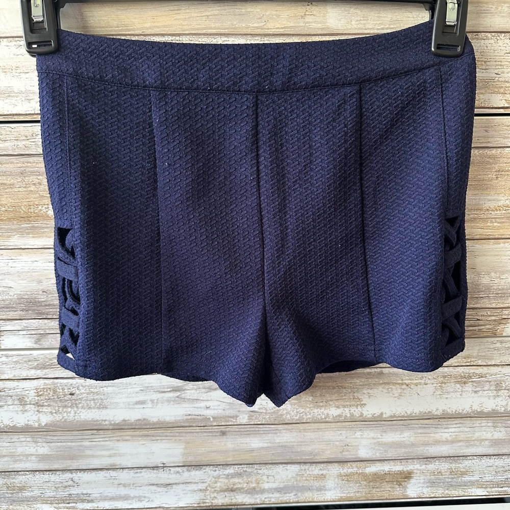 💜 Forever 21 Textured Navy Shorts Size S Criss Cross Side Detail